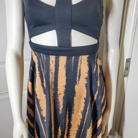 NWT Urban Outfitters Reverse Cut-Out Hi-Lo Skirt Dress Size Small - Picture 15 of 15